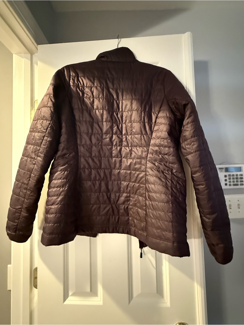 Patagonia Nano Puff Women’s Quilted Puffer Jacket - Obsidian Plum Medium EUC - Picture 4 of 4